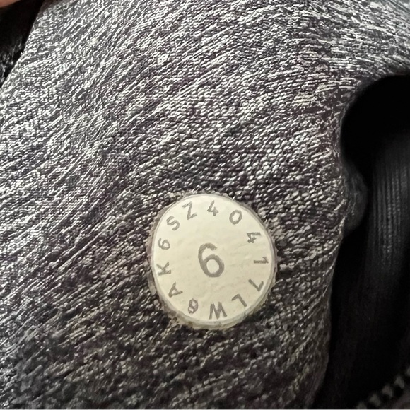 Lululemon Speed Up Crop (21") Heathered Black size 6 - Picture 13 of 13